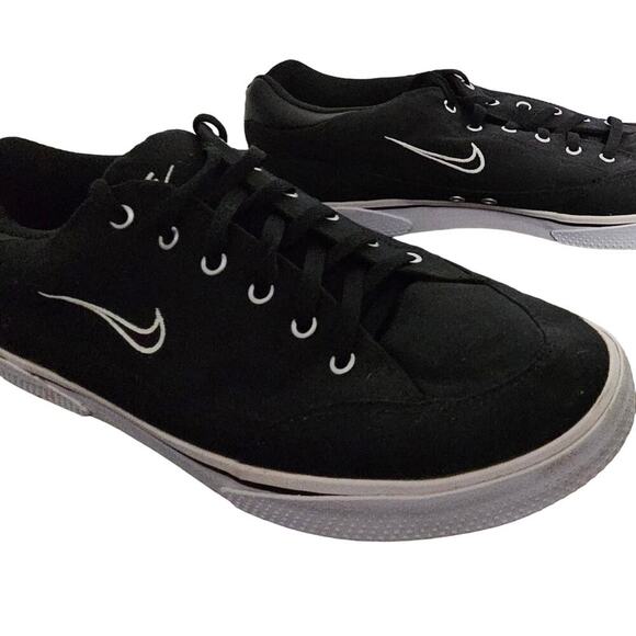 Nike - Picture 2 of 6